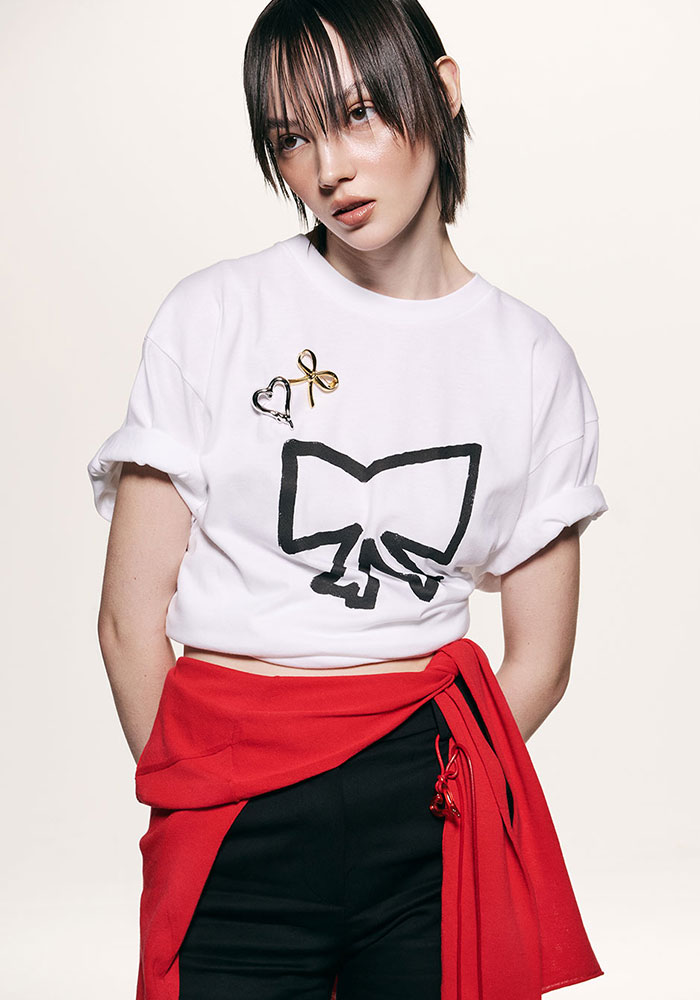 24SS &#039;EASILY AND QUICKLY&#039; UGLY RIBBON T-SHIRTS